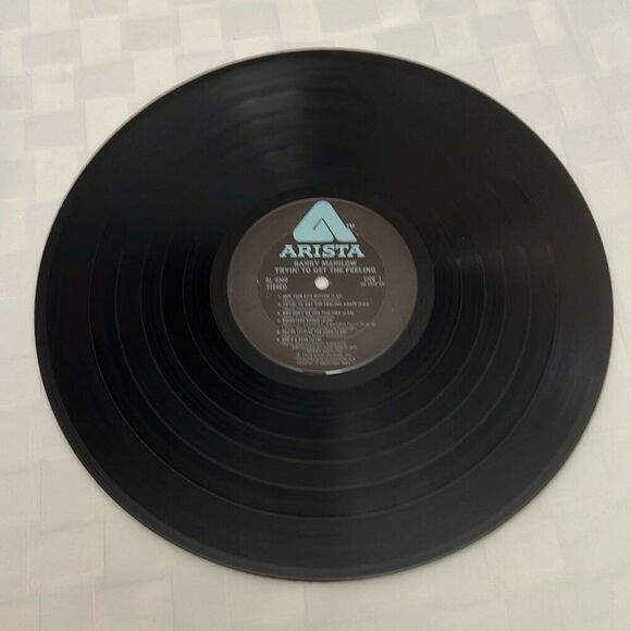 LP Vinyl Barry Manilow Tryin’ To Get The Feeling with Intact Dust Cover + Sleeve - Picture 3 of 6